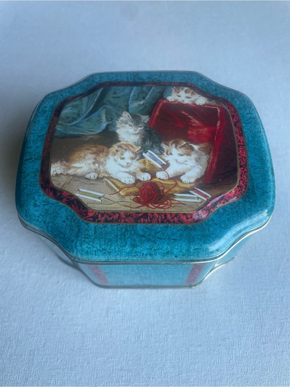 Hallmark Historical Collection Kittens Tin Vintage 1980s Cottagecore Grandmacore